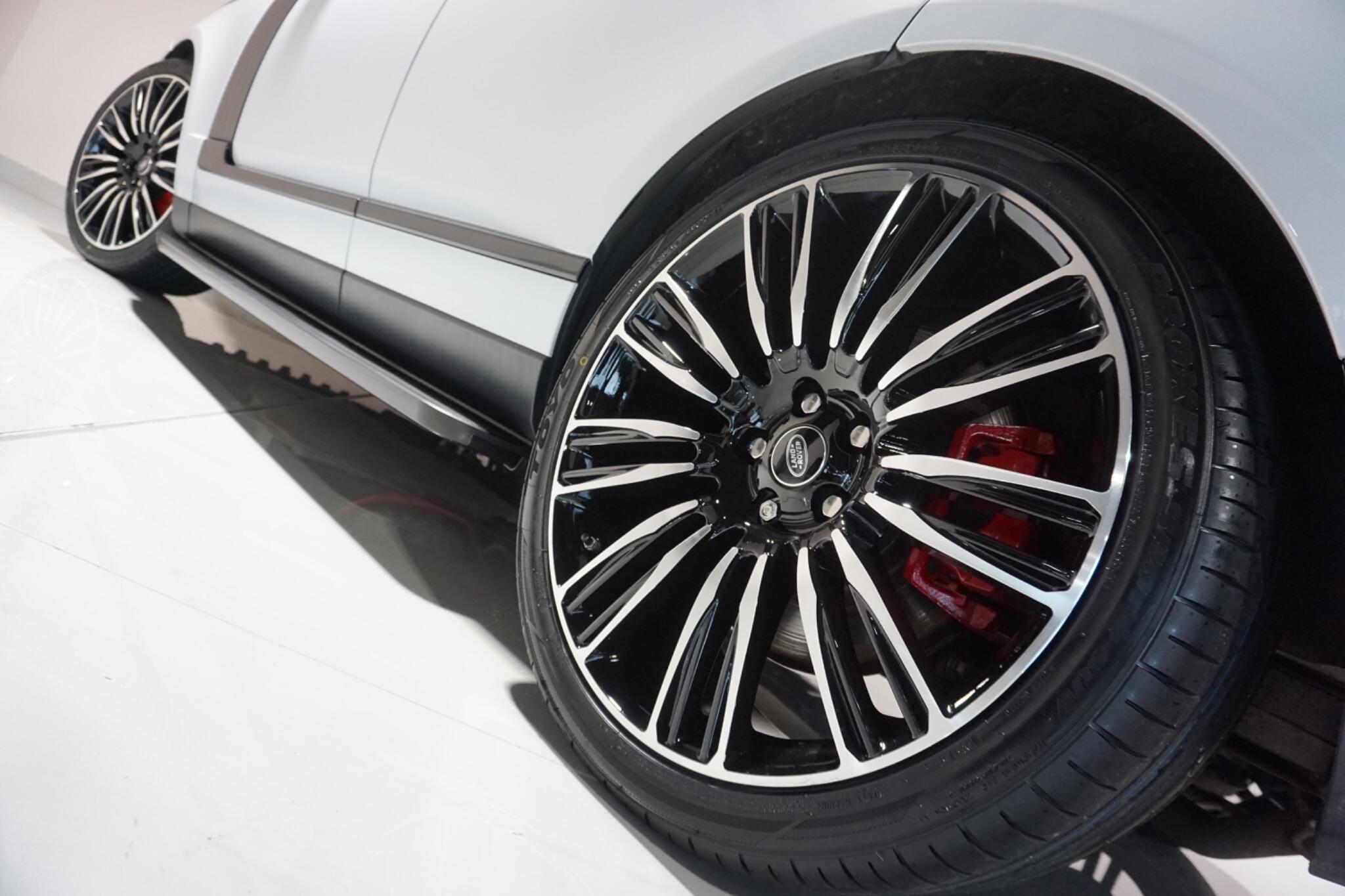 Land Rover Range Rover 2.0 P400e 13.1kWh Vogue SUV 5dr Petrol Plug-in Hybrid Auto 4WD Euro 6 (s/s) (404 ps)